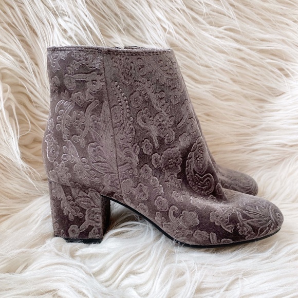 NWT Zigi Soho Velvet Paisley Chunky Heel Boots - Picture 1 of 4